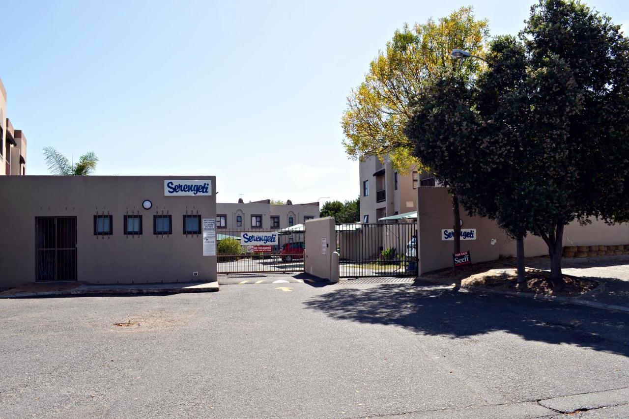 Broadway Self Catering Apartments Durbanville Eksteriør billede