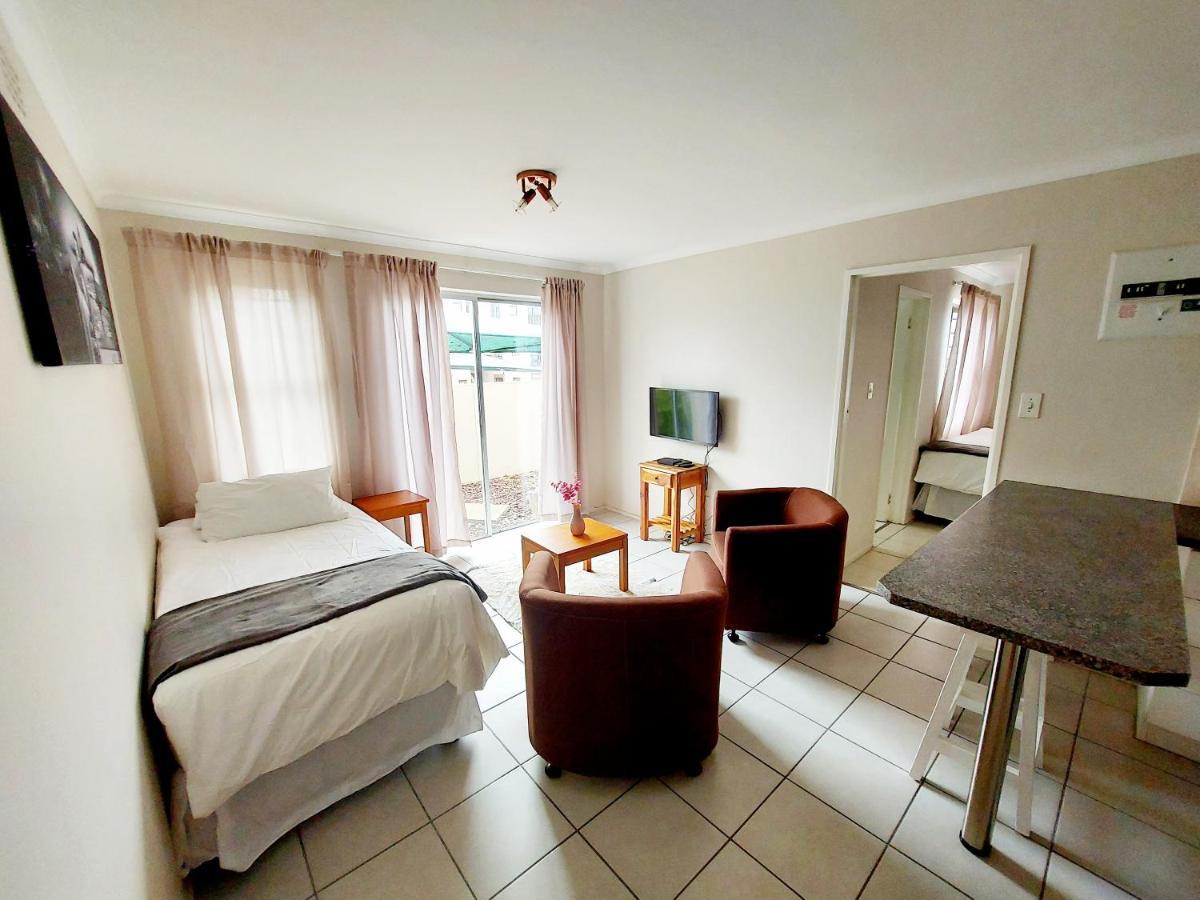 Broadway Self Catering Apartments Durbanville Eksteriør billede